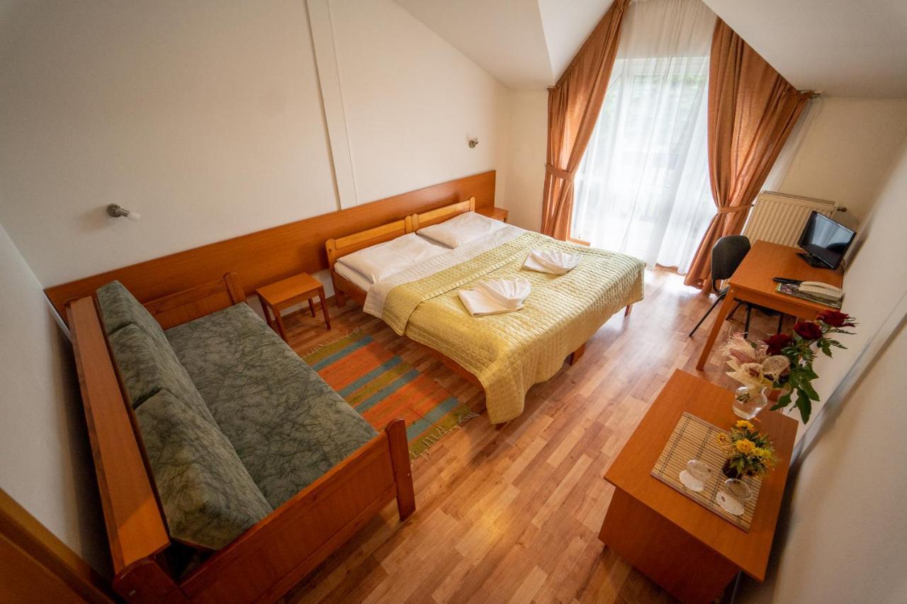 Park Hotel Cingov สมิชานี ภายนอก รูปภาพ